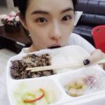 37648_kahi-eating-a-delicious-lunch
